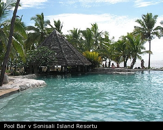 Pool Bar v Sonisali Island Resortu